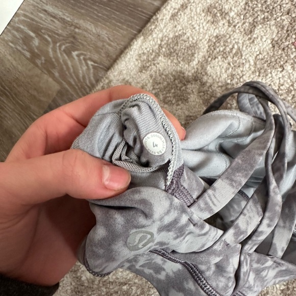 Lululemon energy bra - Picture 2 of 2
